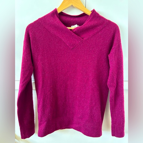 Club Monaco Sweaters - Club Monaco cashmere Sweater in Magenta